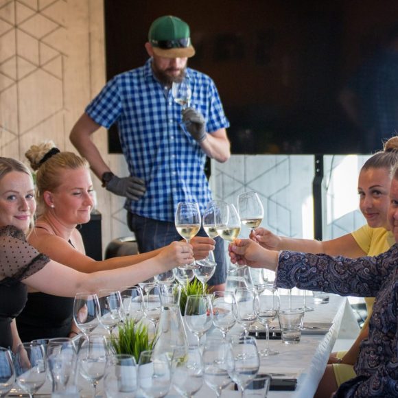 Kuva tasting-tilaisuudesta Kulttuuriravintola Jalmarissa. Kuva: Juha Haavisto / Kangasala-talo