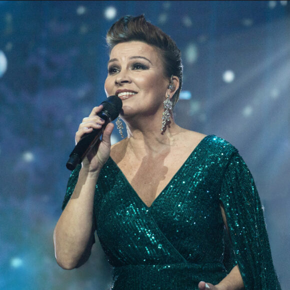 Rakastetun viihdetaiteilijan Arja Korisevan koskettava, lämminhenkinen ja nostalginen joulukonsertti Kangasala-talossa 11.12.2025.