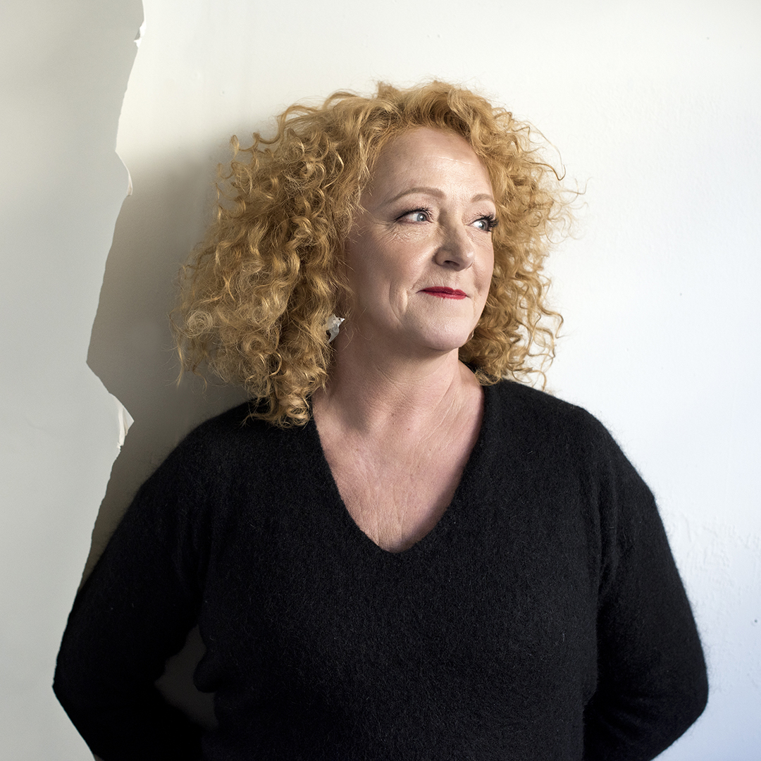 Susanna Haaviston Puhdas sivu -konsertissa Kangasala-talossa 12.2.2026 luvassa rakastettuja lauluja ja koskettavia tarinoita vuosikymmenten ja pitkän taiteilijauran varrelta.