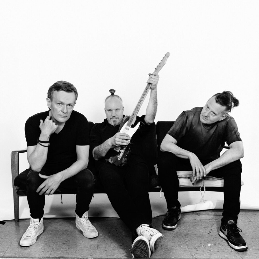 Teleks esiintyy Kangasala-talossa 22.1.2026 osana uutta albumikiertuettaan Tuuli joka tarttuu siipiin. Konsertissa kuullaan sekä uusia kappaleita että rakastettuja klassikoita, kuten Siivet ja Kotimatkalla. Luvassa on koskettava ilta suomalaisen popmusiikin parissa.