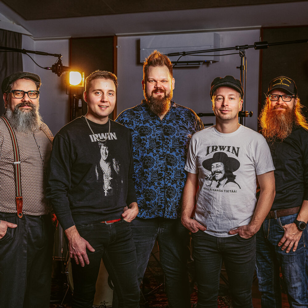 Ne Reteet tuo Irwin Goodmanin laulut takaisin lavalle vappuaattona Kangasala-talossa 30.4.2026 – luvassa huumoria, nostalgiaa sekä vahvaa ja taitavaa tulkintaa.