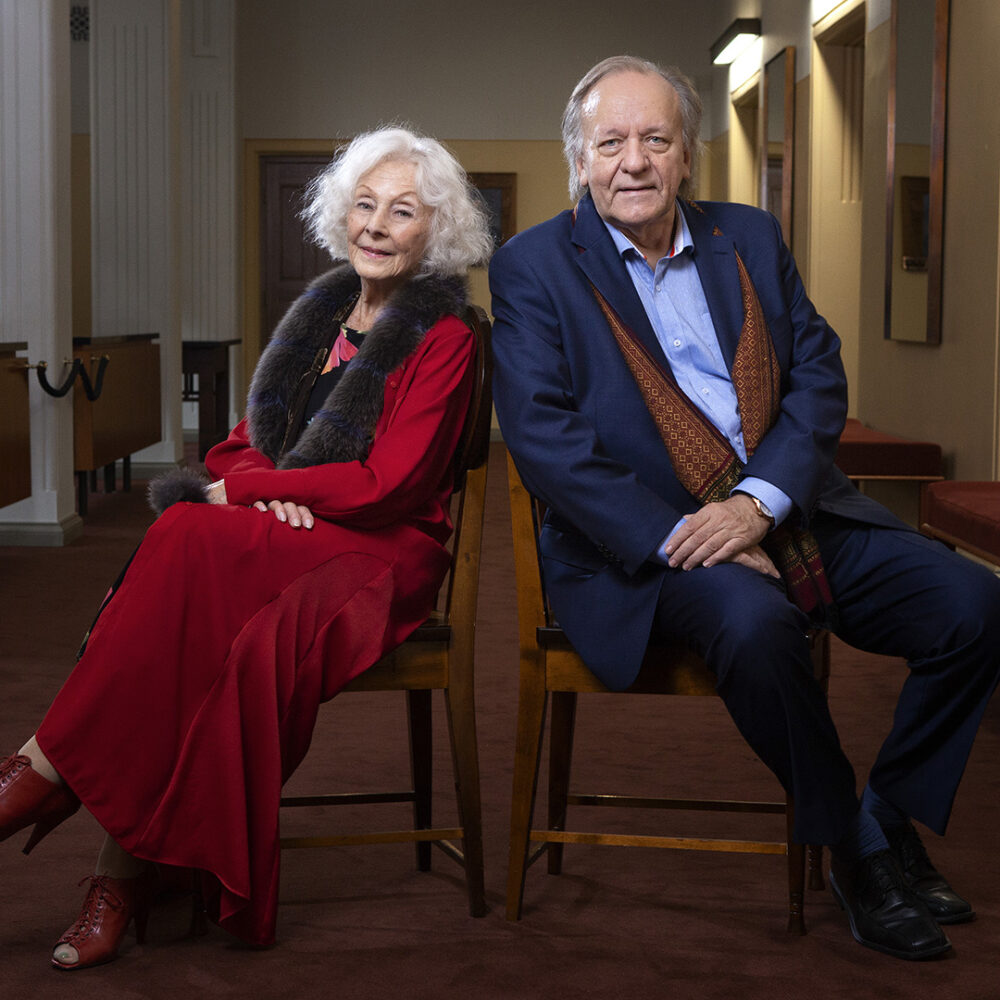 Rakkauskirjeitä-näytelmä Kangasala-talossa 28.2.2026: Seela Sella ja Esko Roine tulkitsevat elämänmakuisen, hauskan ja koskettavan tarinan ystävyydestä ja rakkaudesta.