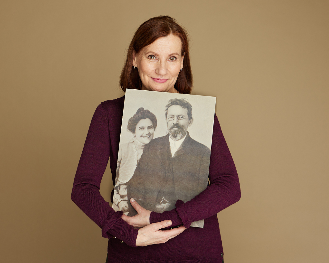 Elina Mustosen musiikkiteatteriesitys tuo lavalle Olga Knipperin ja Anton Tšehovin rakkaustarinan Kangasala-talossa 25.2.2026. Mukana Olli Mustosen säveltämä musiikki ja Johanna Freundlichin käsikirjoitus.