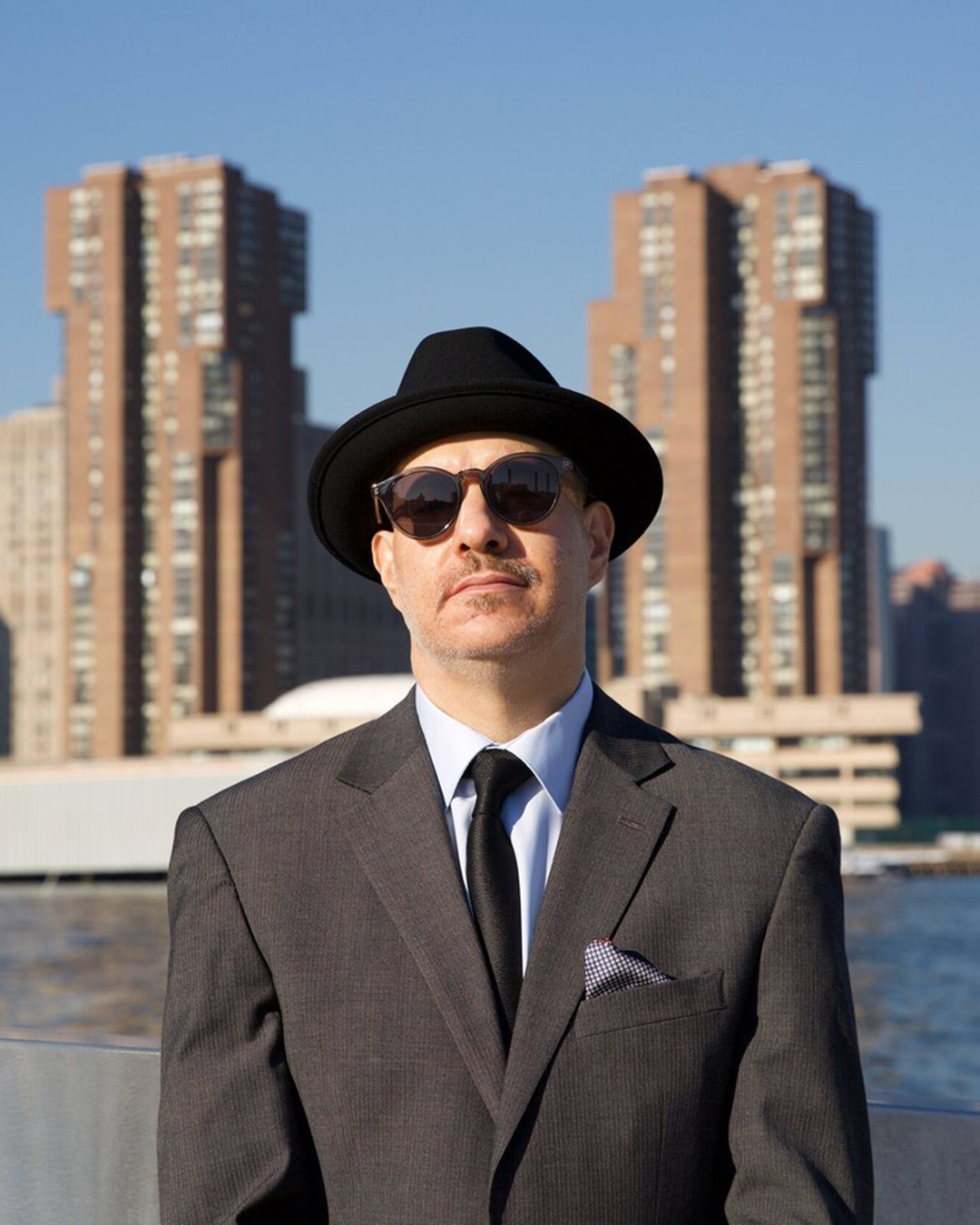 Yhdysvaltalainen Hammond‑urkujen mestari Brian Charette saapuu Kangasala‑taloon 23.9.2026 yhdessä Mathias Sandbergin ja Teppo Mäkysen kanssa. Groovaavaa soul‑jazzia kivenheiton päässä Tampereelta.