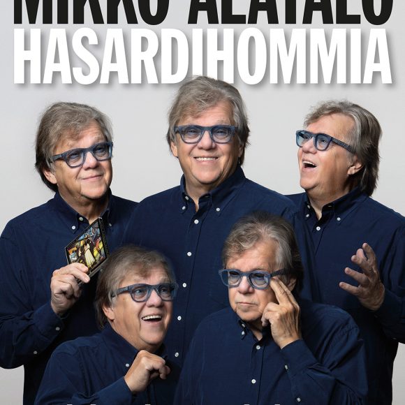 Mikko Alatalo: Hasardihommia - Maalaispojan matkakertomus 28.10.2026 Kangasala-talossa on audiovisuaalinen elämäkertakonsertti läpi musiikkineuvos Mikko Alatalon elämäntarinan.