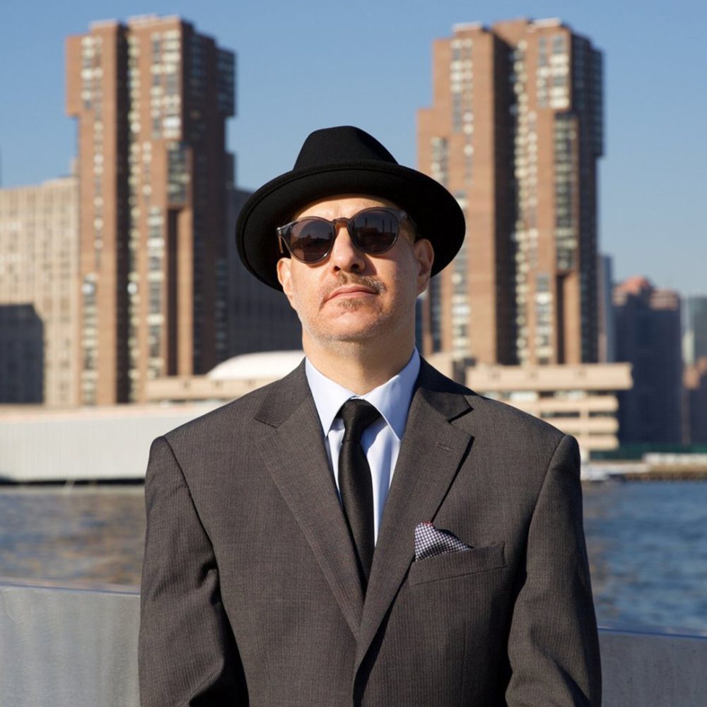 Yhdysvaltalainen Hammond‑urkujen mestari Brian Charette saapuu Kangasala‑taloon 23.9.2026 yhdessä Mathias Sandbergin ja Teppo Mäkysen kanssa. Groovaavaa soul‑jazzia kivenheiton päässä Tampereelta.