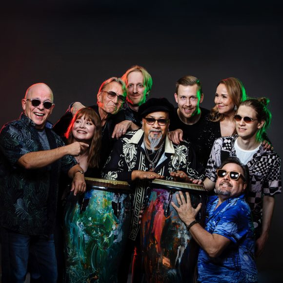 Kulttuuriravintola Jalmarin Jalmariklubi lämmittää ÄitienpäiväEtkot Kangasala-talossa 9.5.2026.