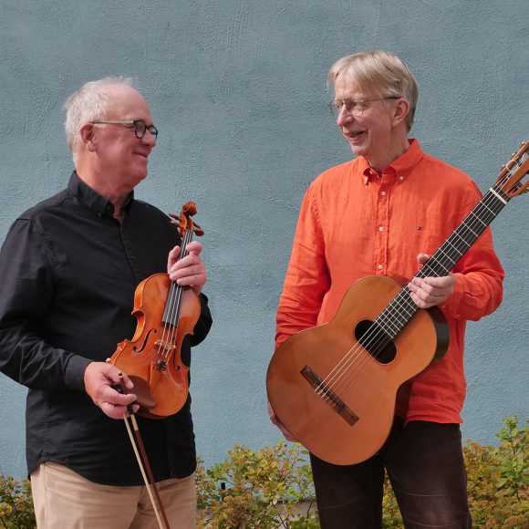 Viulisti Erkki Palola ja kitaristi Janne Lehtinen tarjoavat Paganinin, Palolan ja Piazzollan kamarimusiikkia Kimmo Pyykkö -taidemuseossa 5.8.2026.