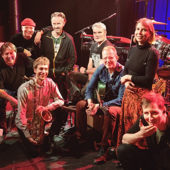 Nothing for Money tuo Dire Straits- ja Mark Knopfler -klassikot Kangasala-taloon 14.11.2026 klo 18. Intiimi live-ilta täynnä hittejä ja harvinaisuuksia. Konsertti Tampereen kupeessa.