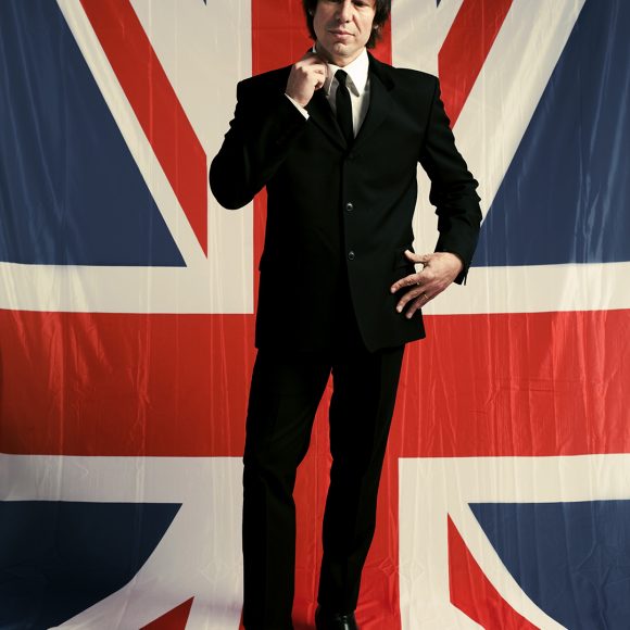 Kulttuuriravintola Jalmarin klubilla Kangasala-talossa 12.9.2026 tehdään aikamatka 60-luvulle. Jiri Nikkinen The Beatles Tribute Band esittää kattavan läpileikkauksen The Beatles -yhtyeen tuotannosta oikealla the 60's asenteella ja soundeilla, originaaleista sävellajeista ja alkuperäisillä puvuilla varustettuna.