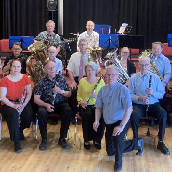 Tule Kangasala-taloon 6.5.2026 kuulemaan Kangasalan soittokunnan ikivihreitä säveliä tai tanssimaan niiden tahdissa!