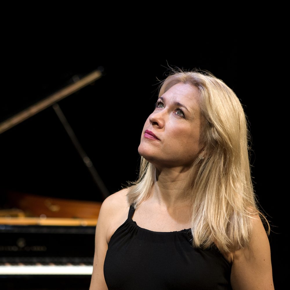 Pianisti Heini Kärkkäisen Näyttelykuvia‑konsertti Kangasala‑talossa 27.10.2026. Modest Musorgskin ikoninen teos vie kuulijan musiikilliselle kierrokselle taiteen maailmaan.